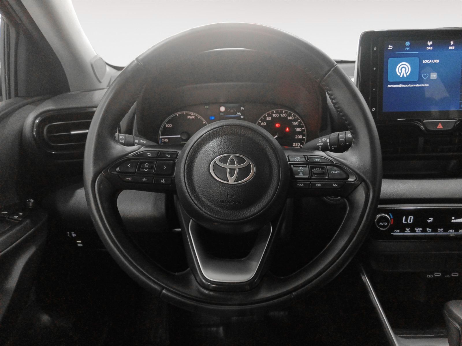 Toyota Yaris 120H Style - foto 9