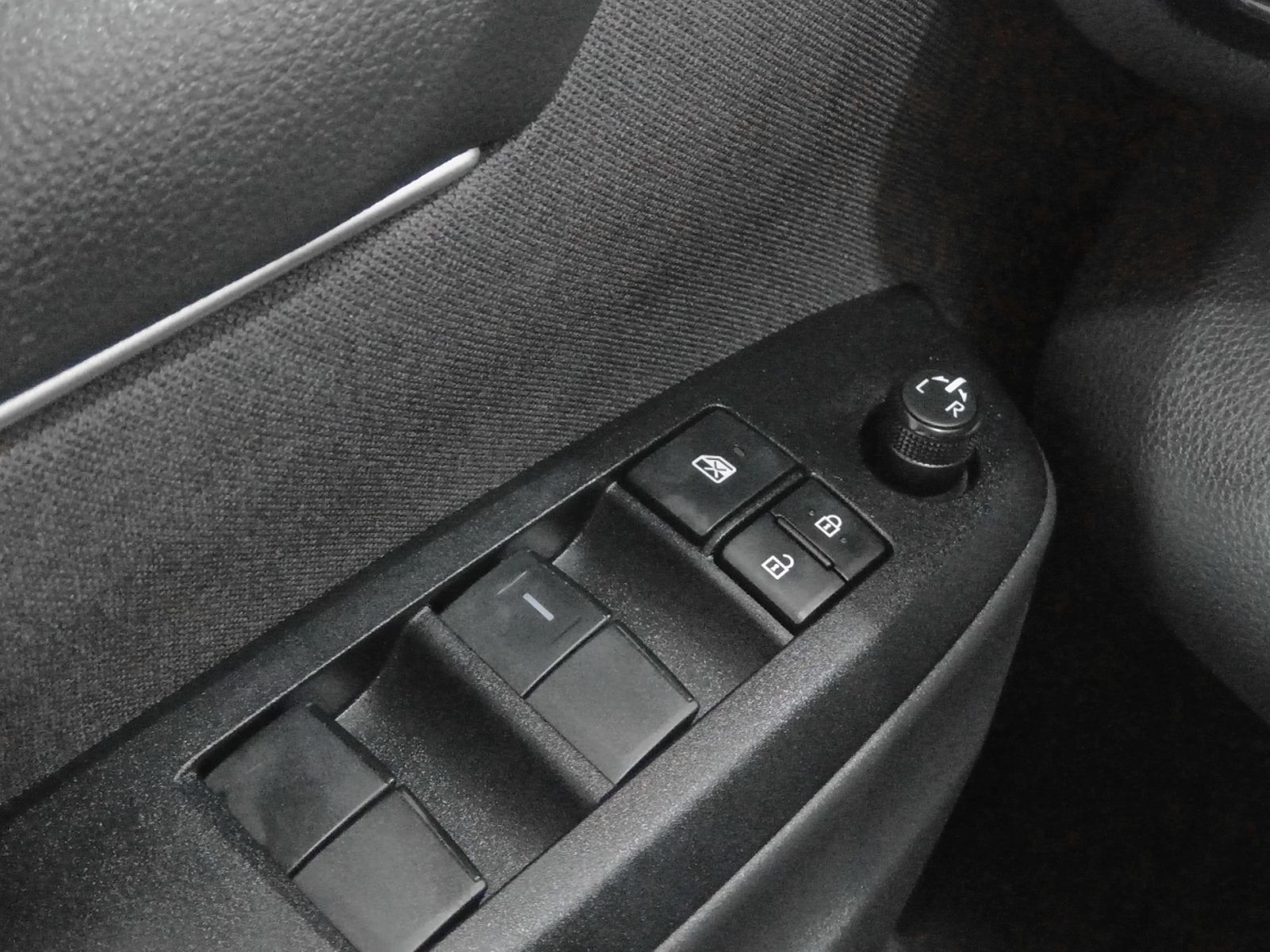 Toyota Yaris 120H Style - foto 21