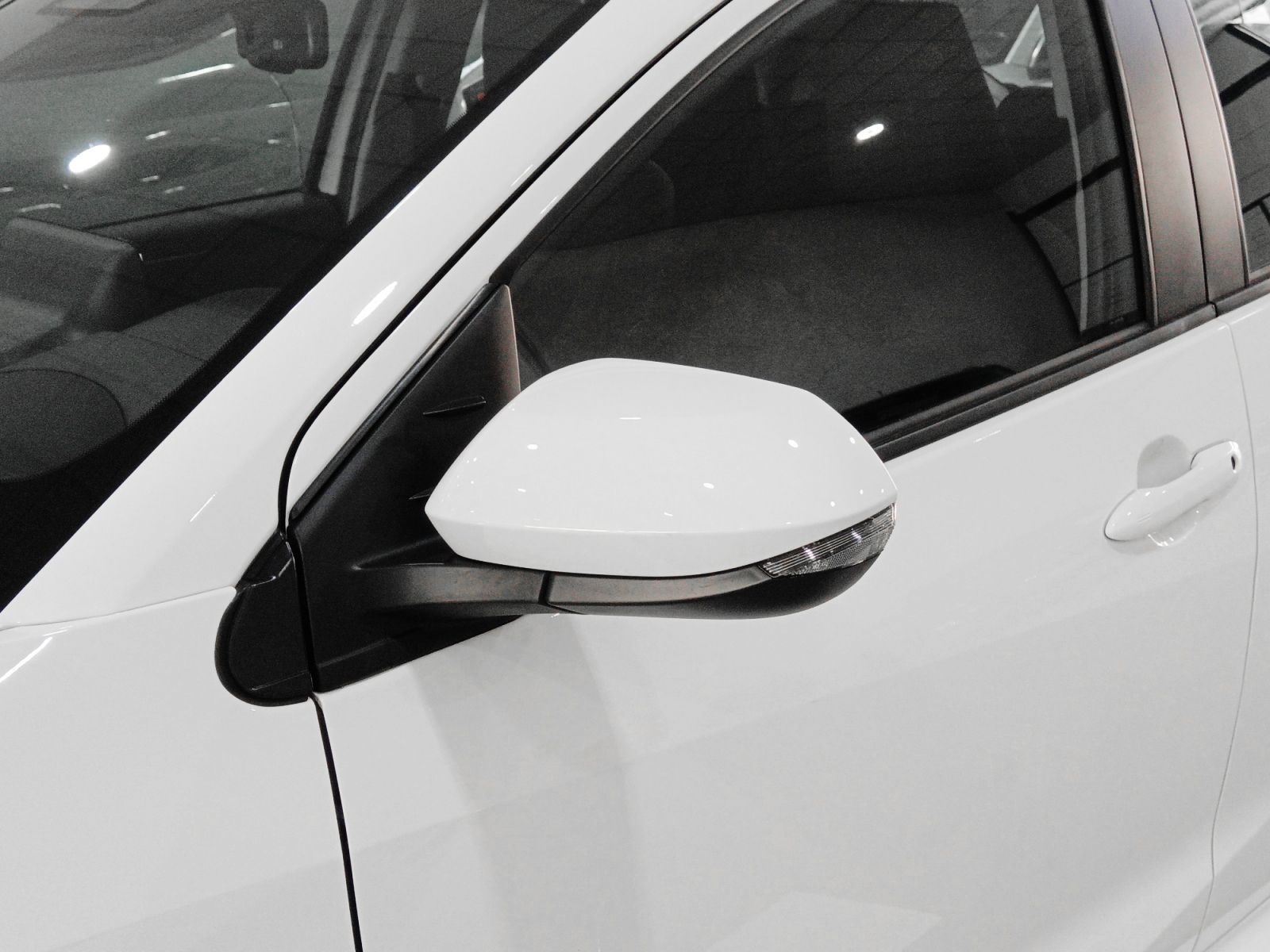 Toyota Yaris 120H Style - foto 23