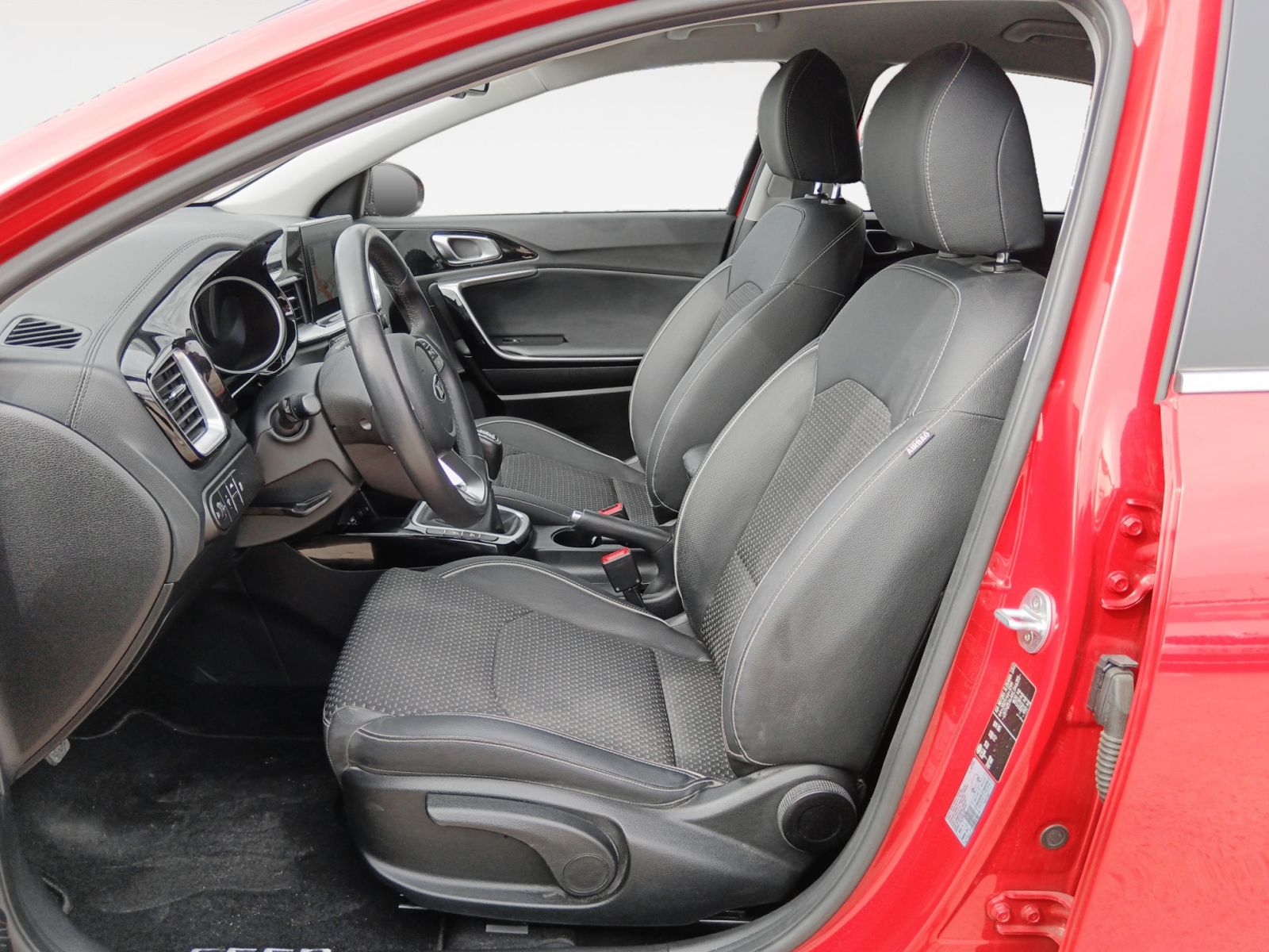 Kia Ceed 1.4 T-GDi Tech - foto 11