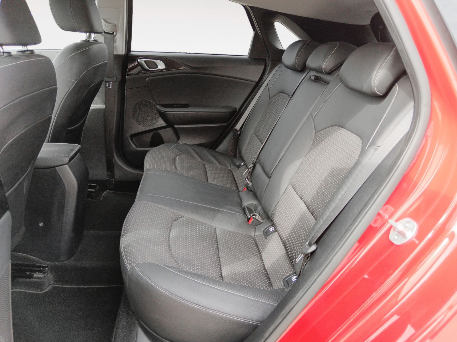 Kia Ceed 1.4 T-GDi Tech - foto 12