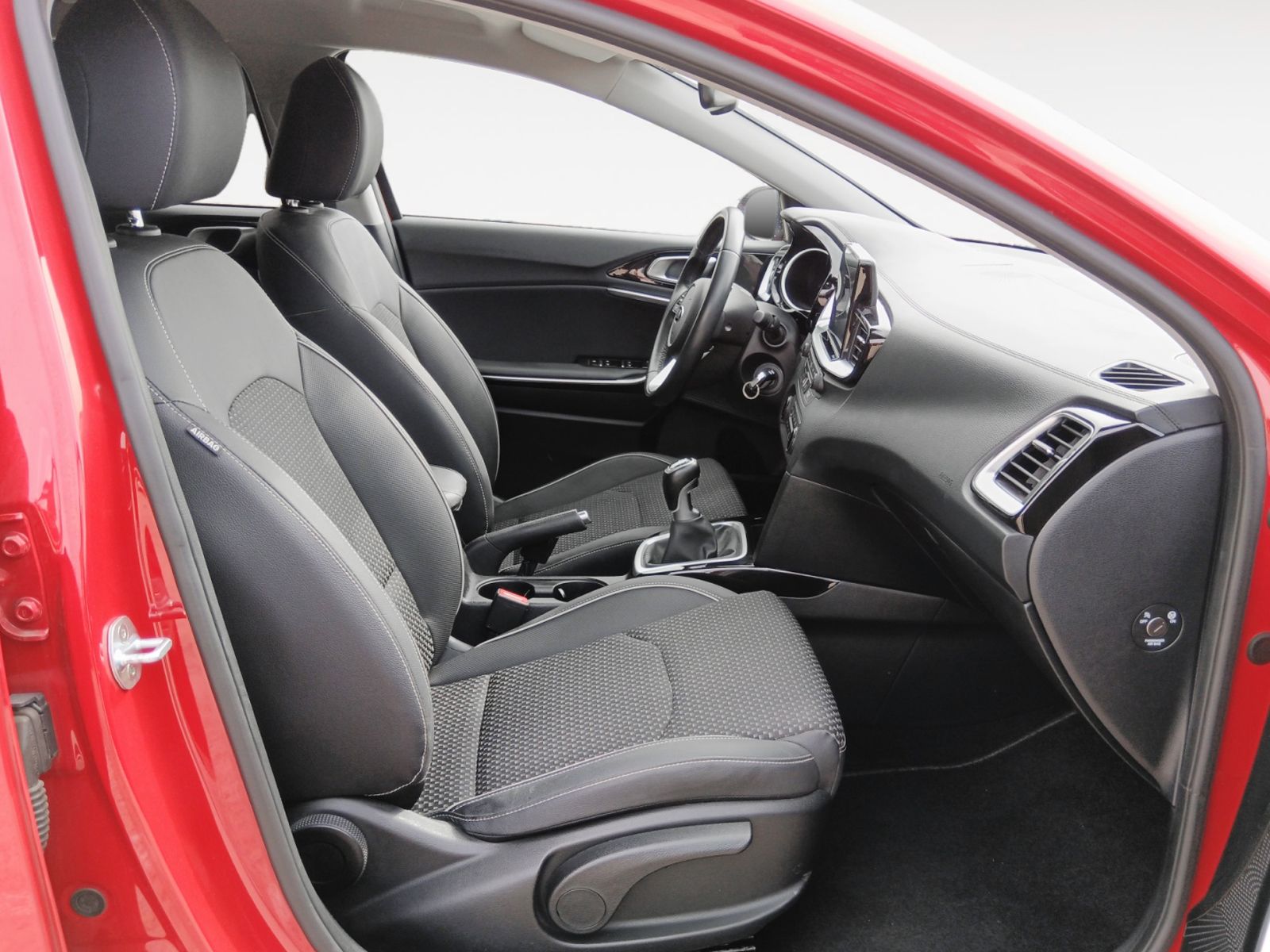 Kia Ceed 1.4 T-GDi Tech - foto 13