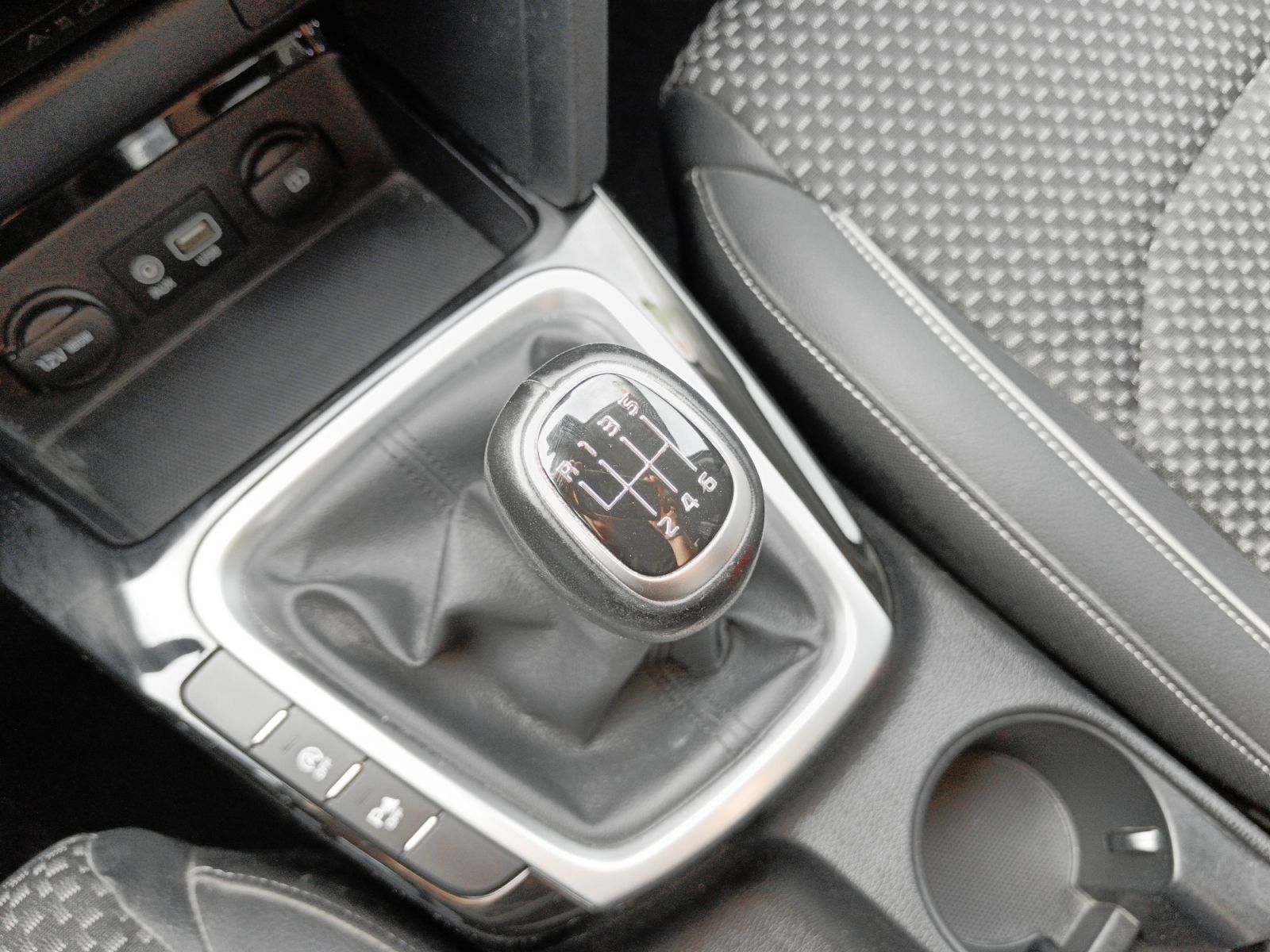 Kia Ceed 1.4 T-GDi Tech - foto 15