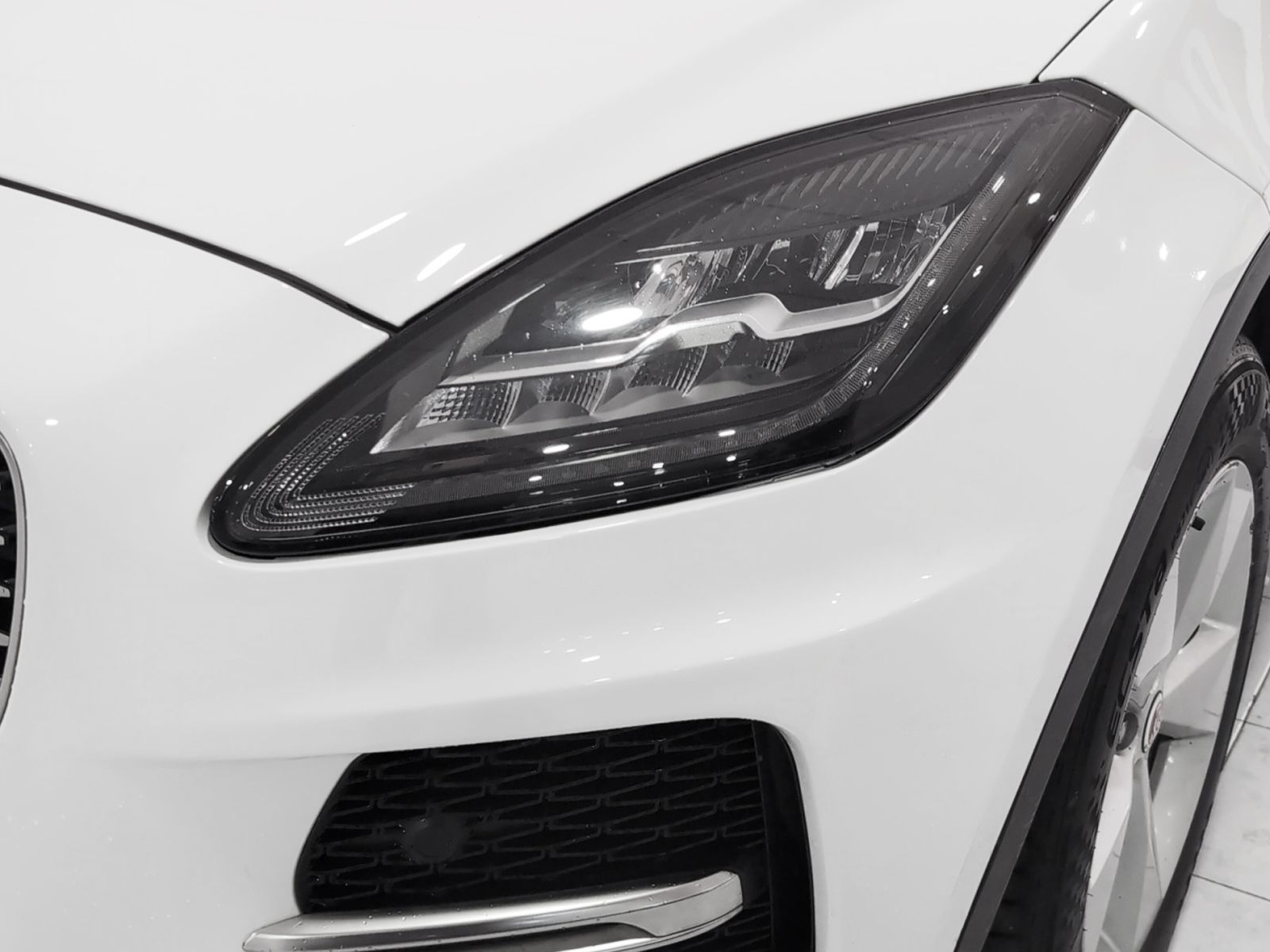Jaguar E-Pace 2.0D MHEV S 4WD - foto 25