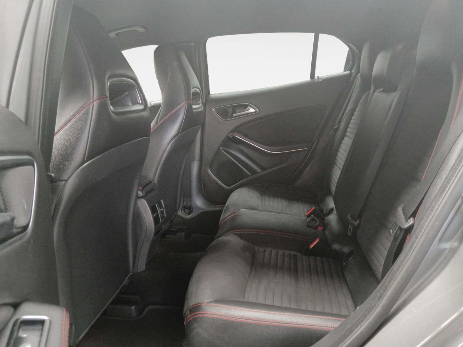 Mercedes-Benz GLA 200 d - foto 12