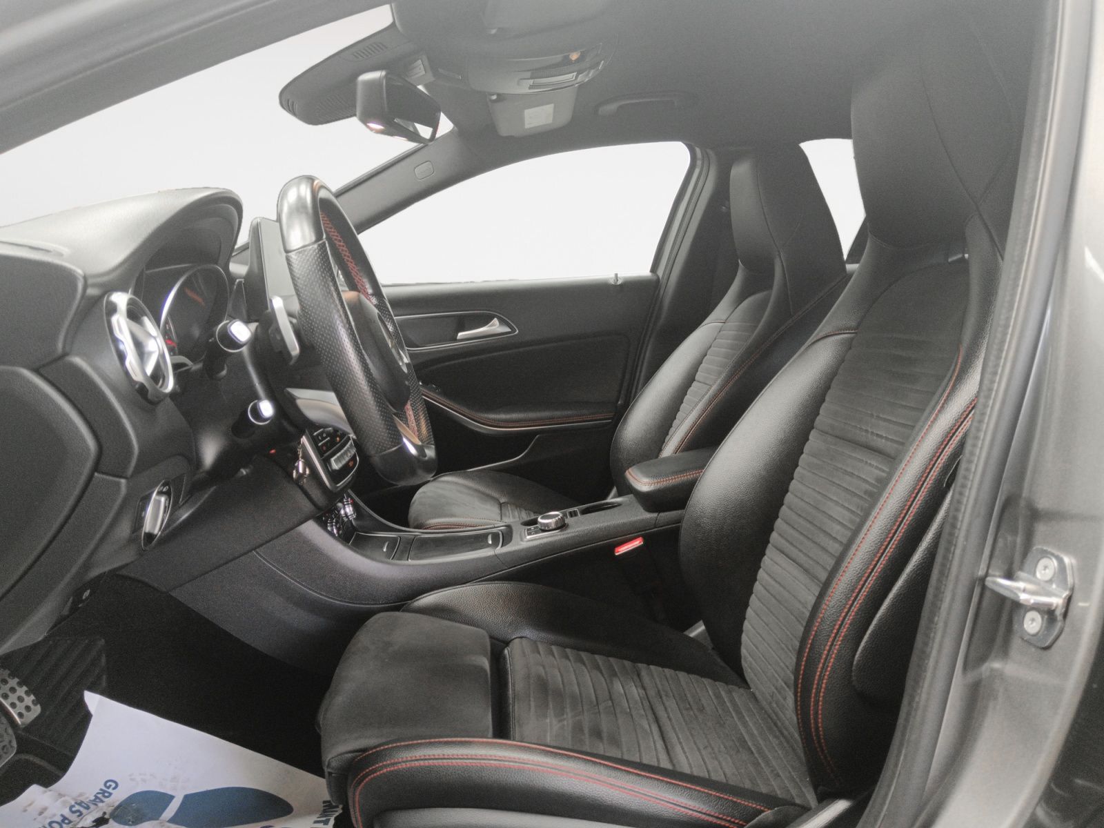 Mercedes-Benz GLA 200 d - foto 11