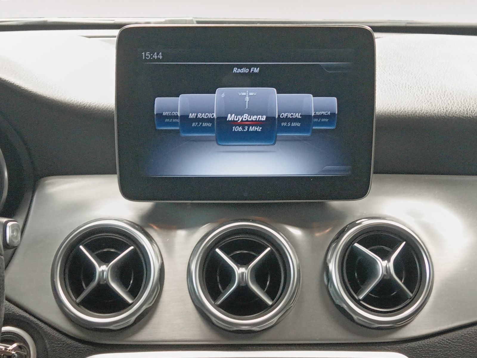 Mercedes-Benz GLA 200 d - foto 19