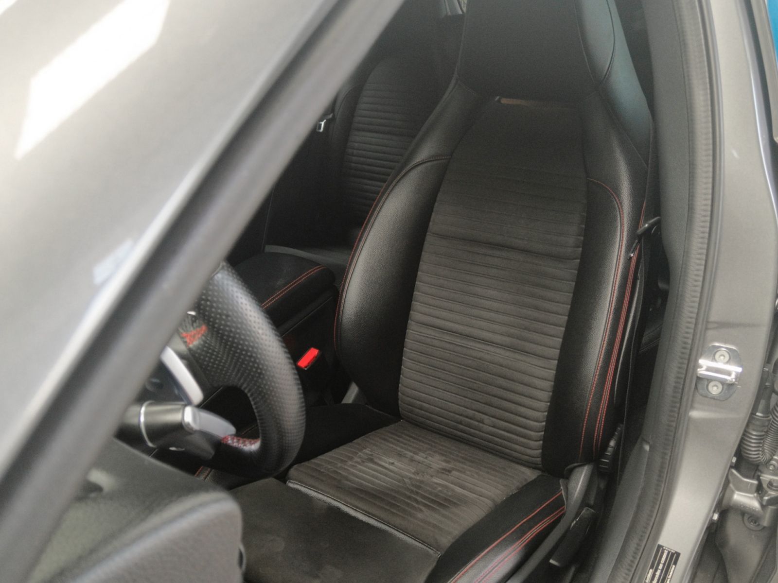 Mercedes-Benz GLA 200 d - foto 24