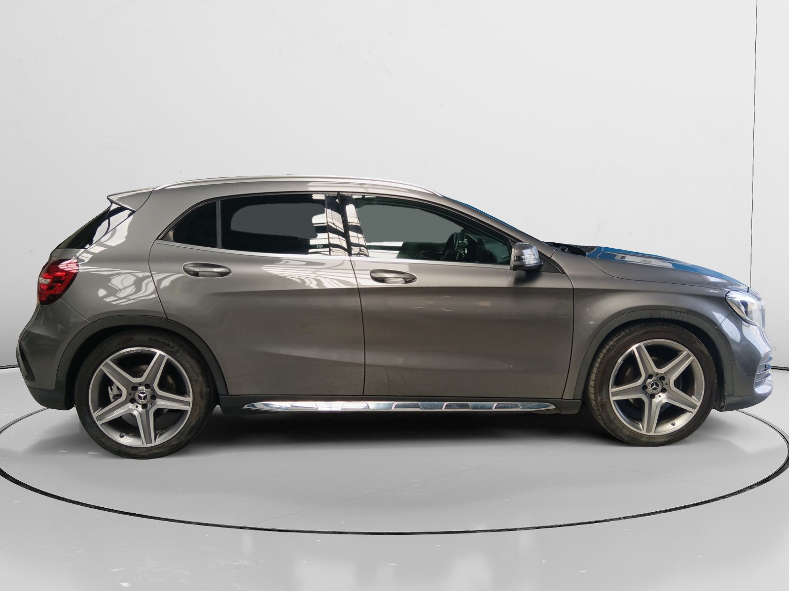 Mercedes-Benz GLA 200 d - foto 2