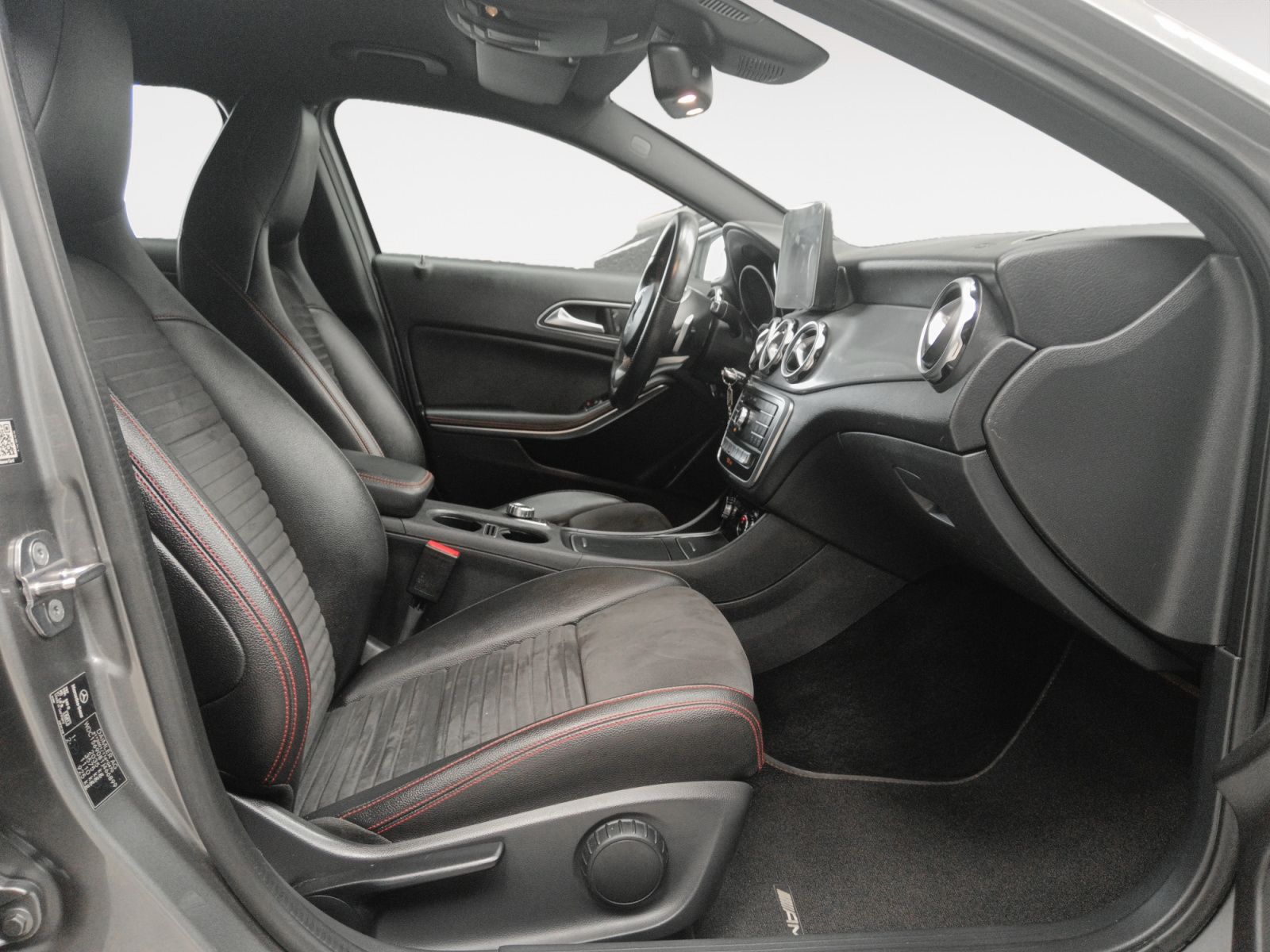 Mercedes-Benz GLA 200 d - foto 13