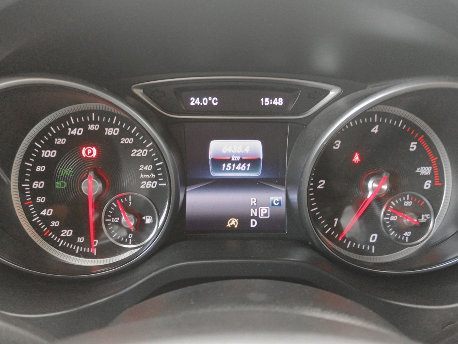 Mercedes-Benz GLA 200 d - foto 16