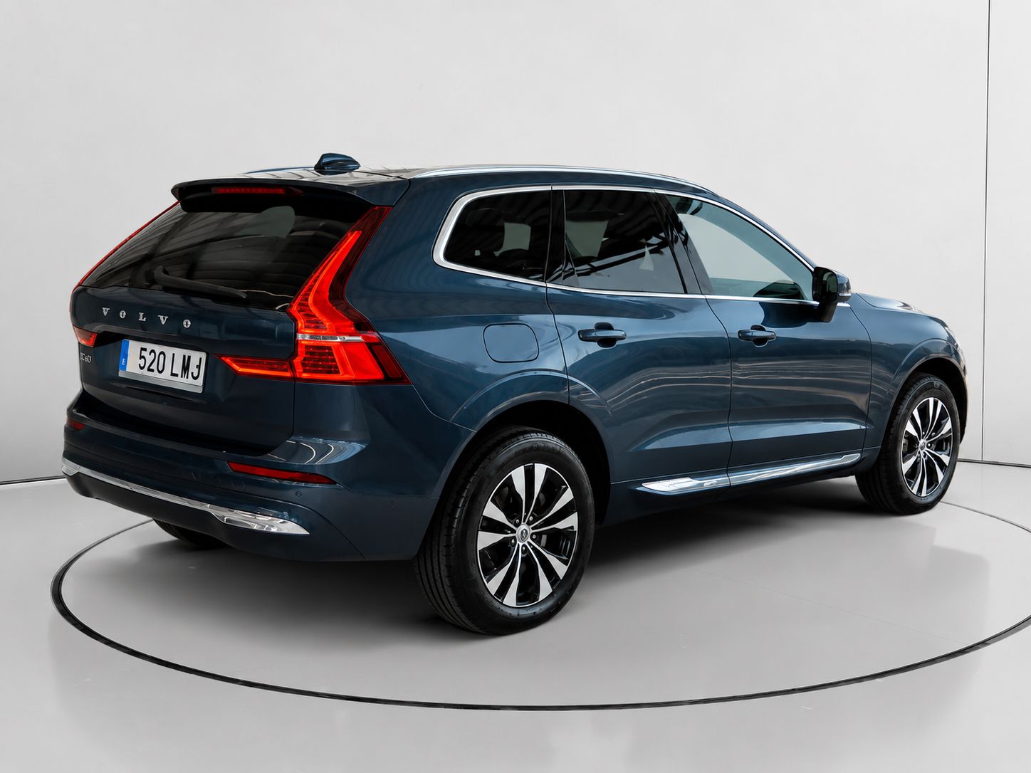 Volvo XC60 T6 Recharge Core AWD - foto 3