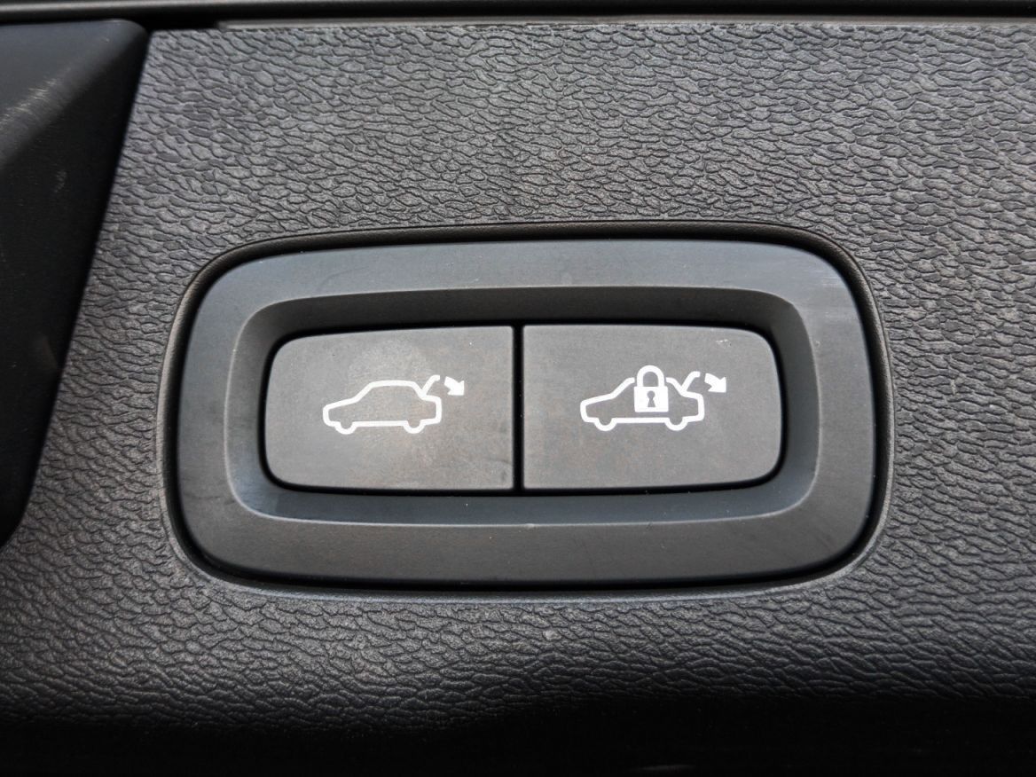 Volvo XC60 T6 Recharge Core AWD - foto 16
