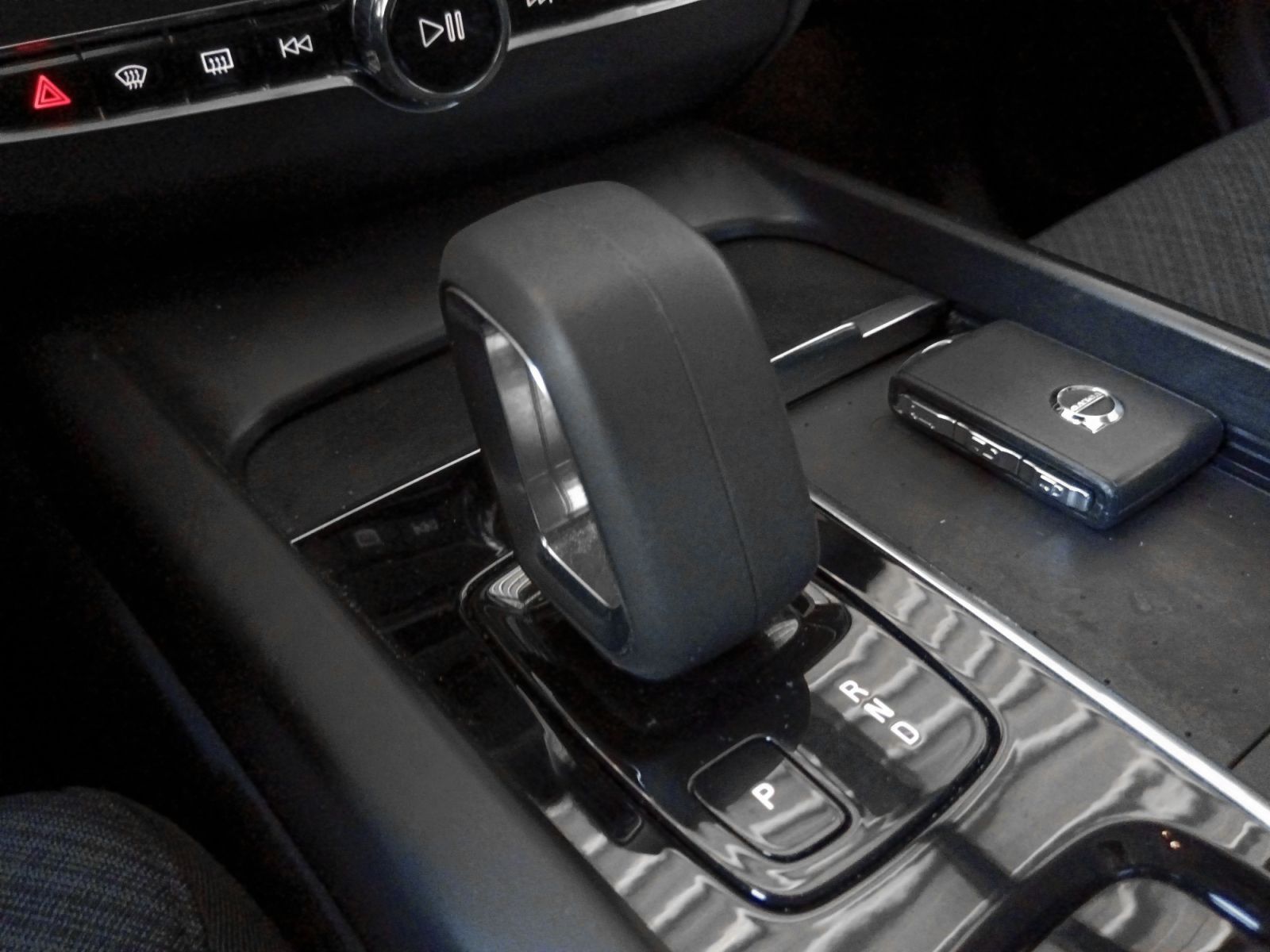 Volvo XC60 T6 Recharge Core AWD - foto 17