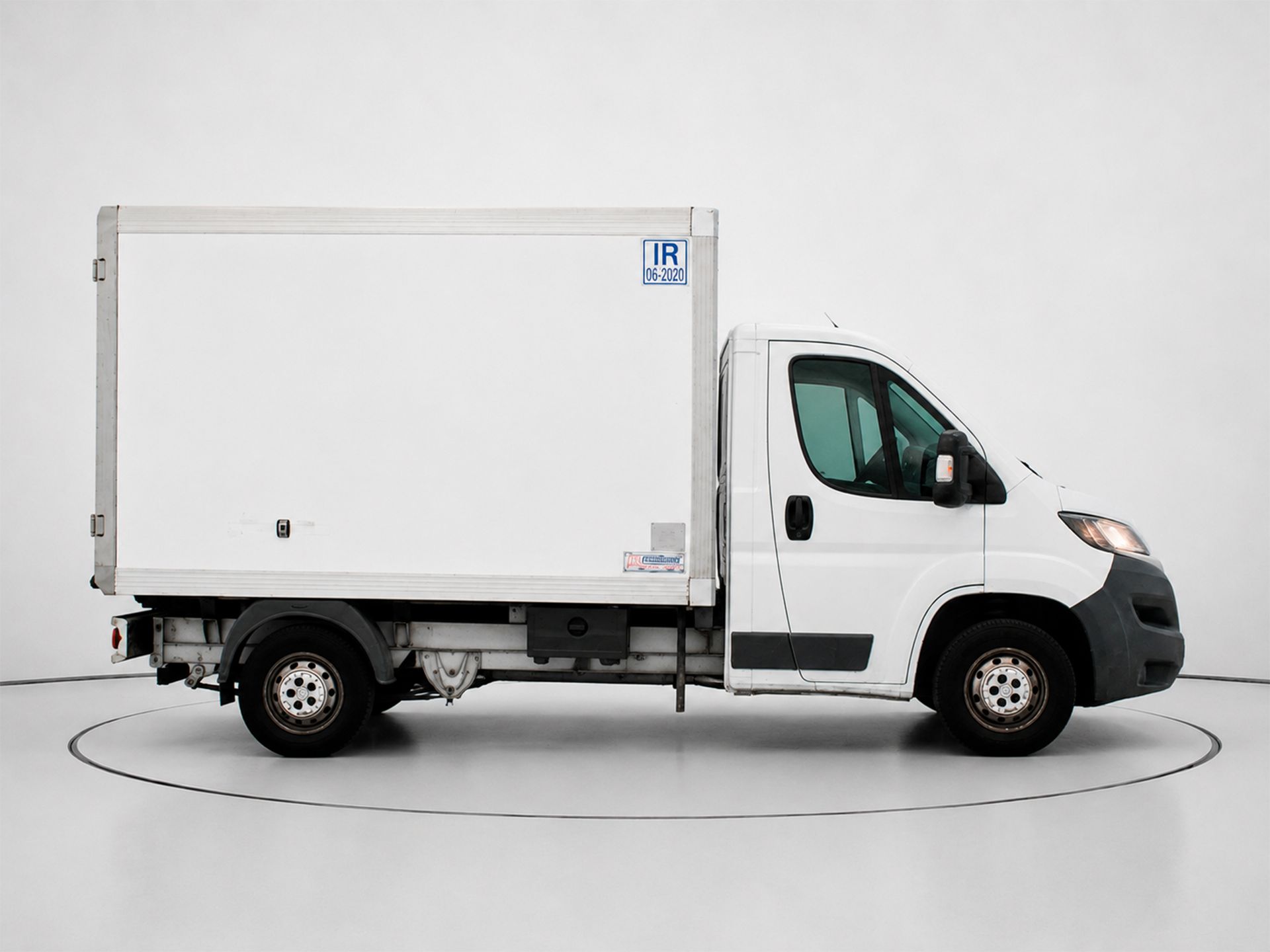 Peugeot Boxer Chasis 335 L2 BlueHDi - foto 2
