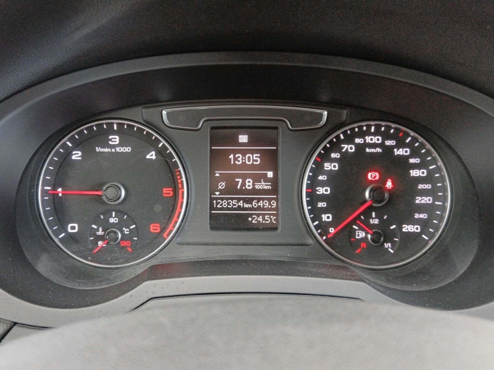 Audi Q3 design edition 2.0 TDI - foto 16