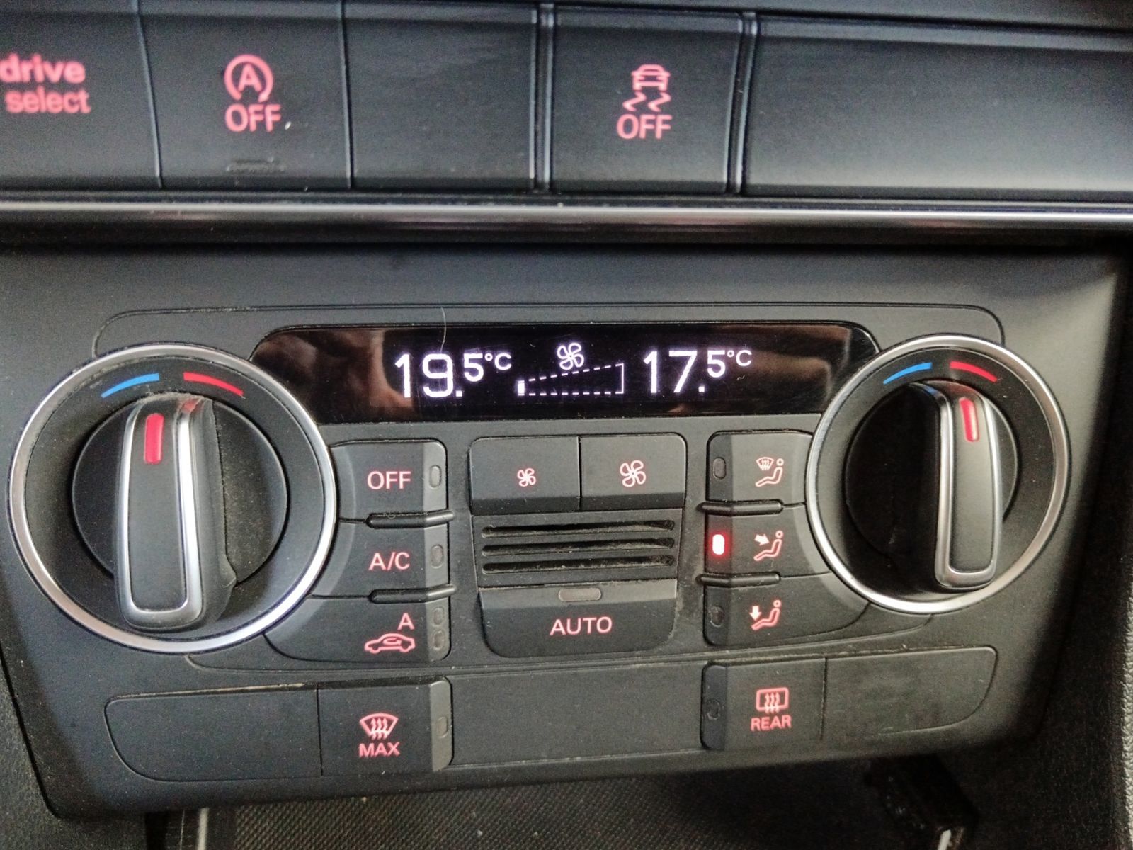 Audi Q3 design edition 2.0 TDI - foto 19