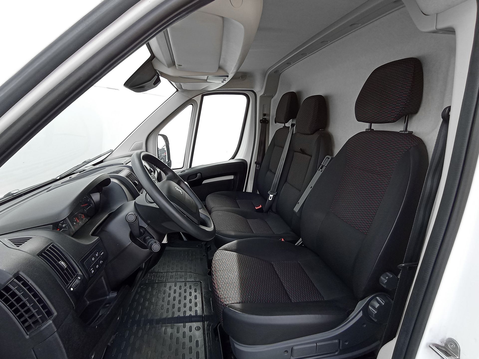 Peugeot Boxer Furgon BlueHDi 140 435 L4H2 - foto 9