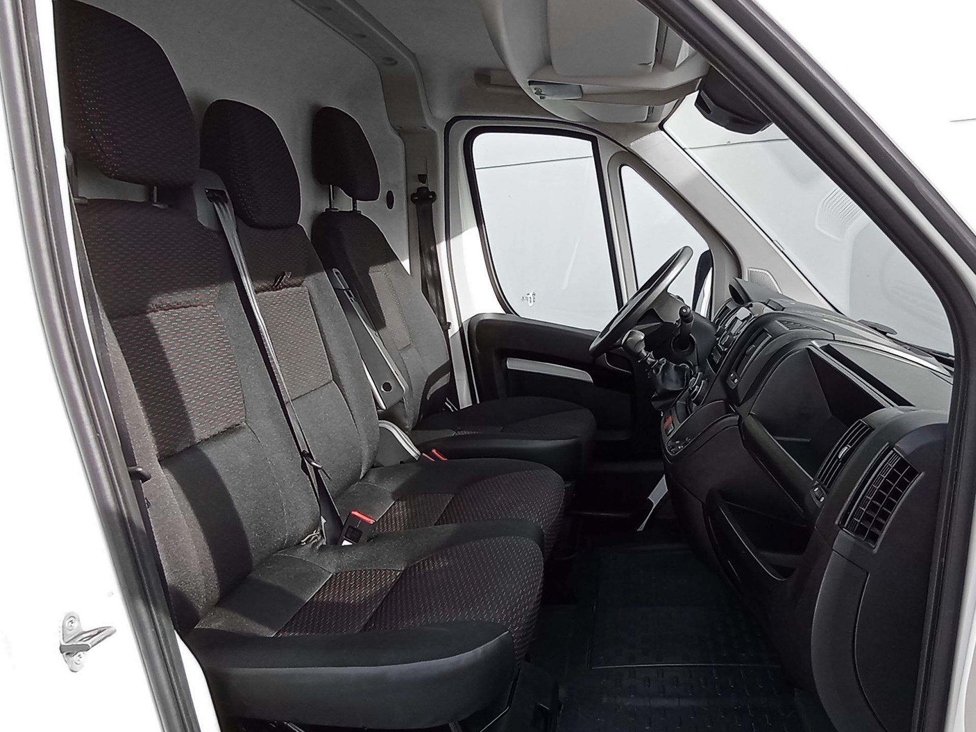 Peugeot Boxer Furgon BlueHDi 140 435 L4H2 - foto 10