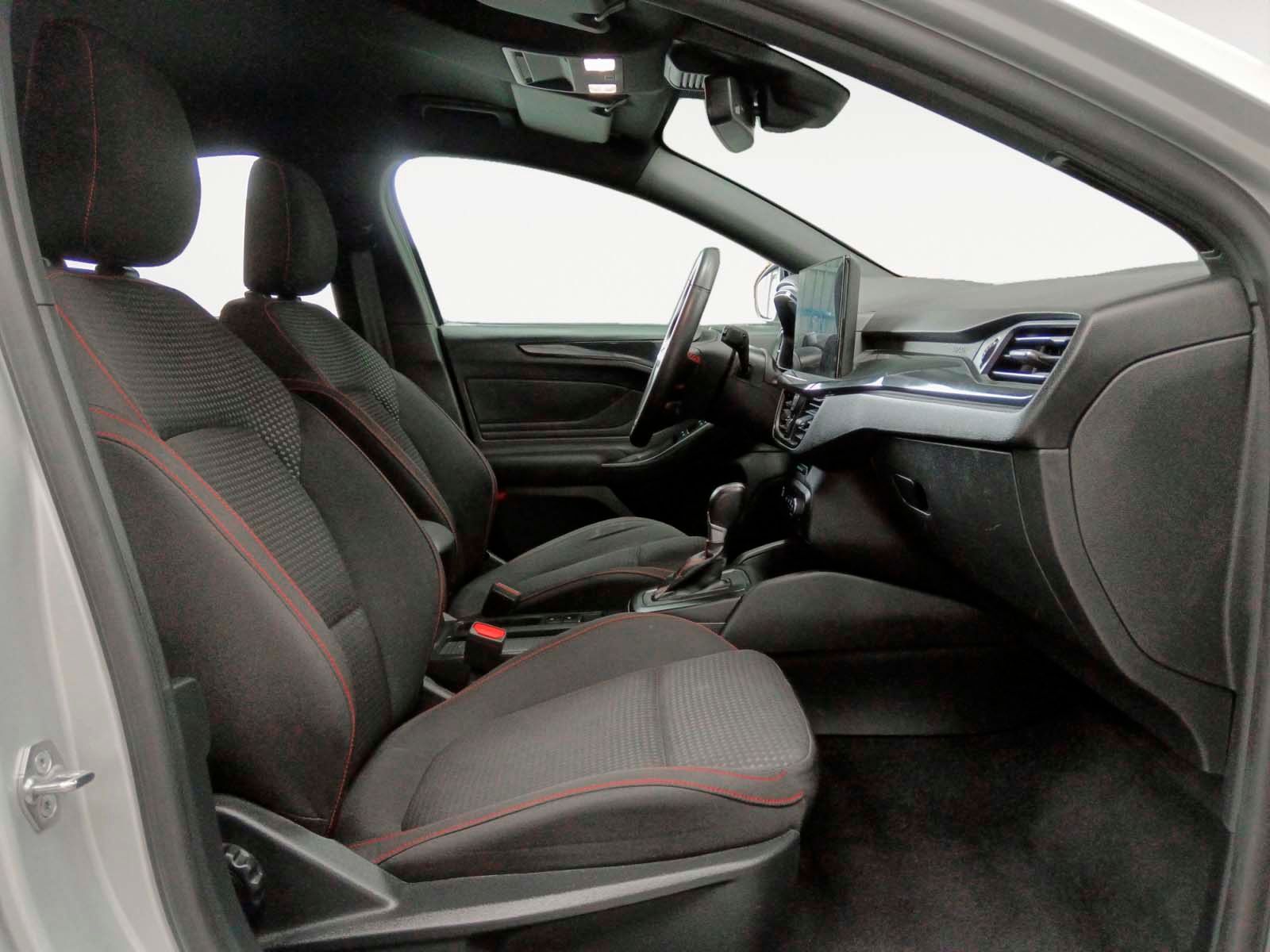 Ford Focus 1.0 EcoBoost MHEV ST-Line - foto 12