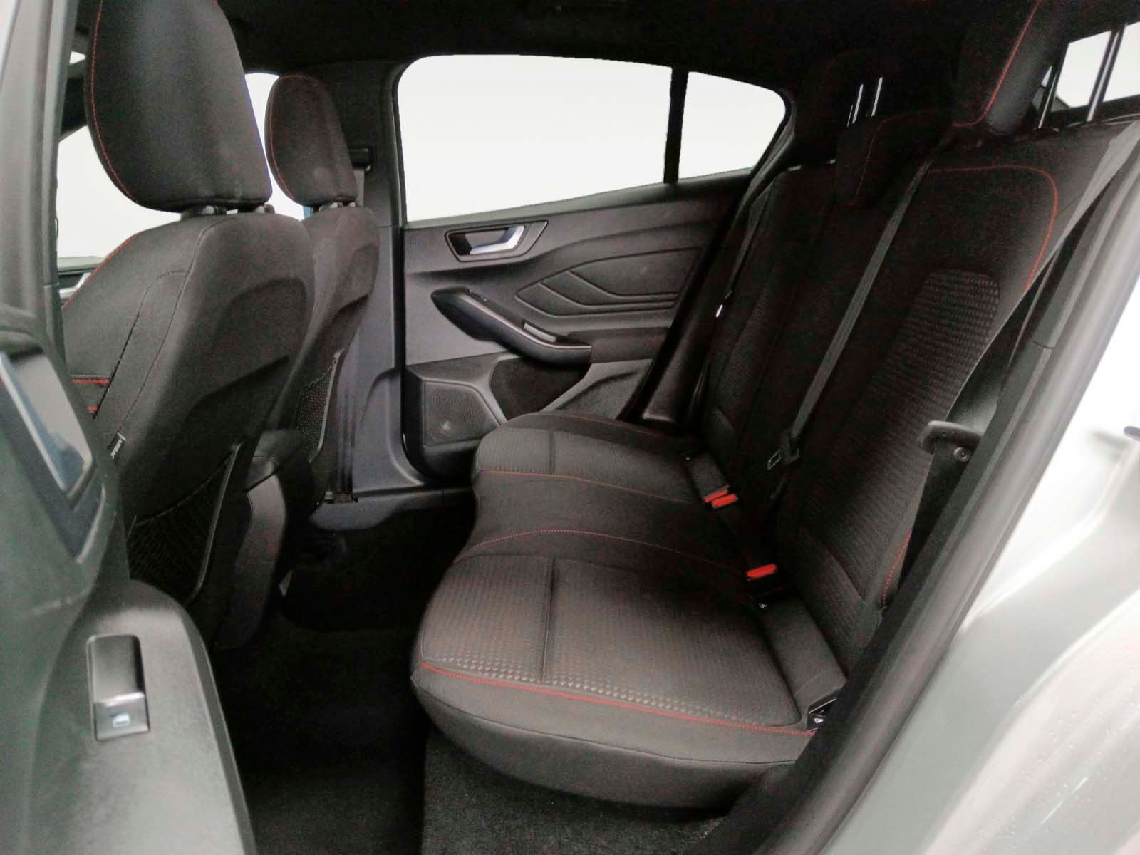 Ford Focus 1.0 EcoBoost MHEV ST-Line - foto 11
