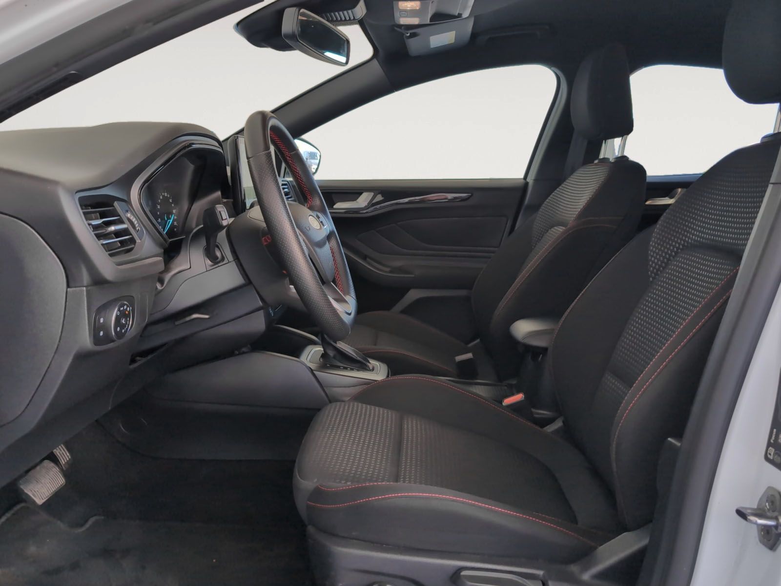 Ford Focus 1.0 EcoBoost MHEV ST-Line - foto 10