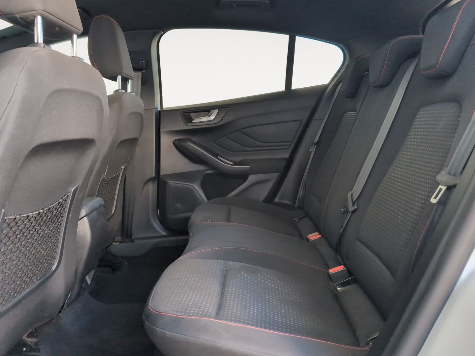 Ford Focus 1.0 EcoBoost MHEV ST-Line - foto 11