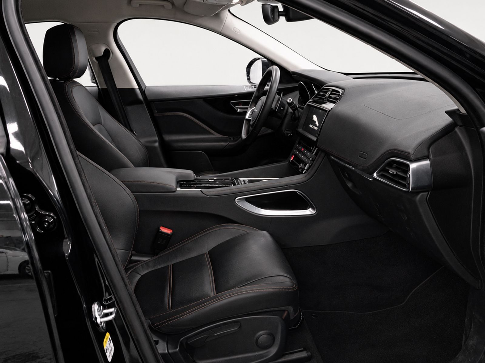 Jaguar F-Pace 2.0L i4D Prestige AWD - foto 11