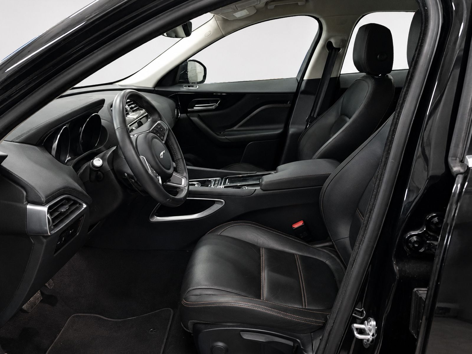 Jaguar F-Pace 2.0L i4D Prestige AWD - foto 9