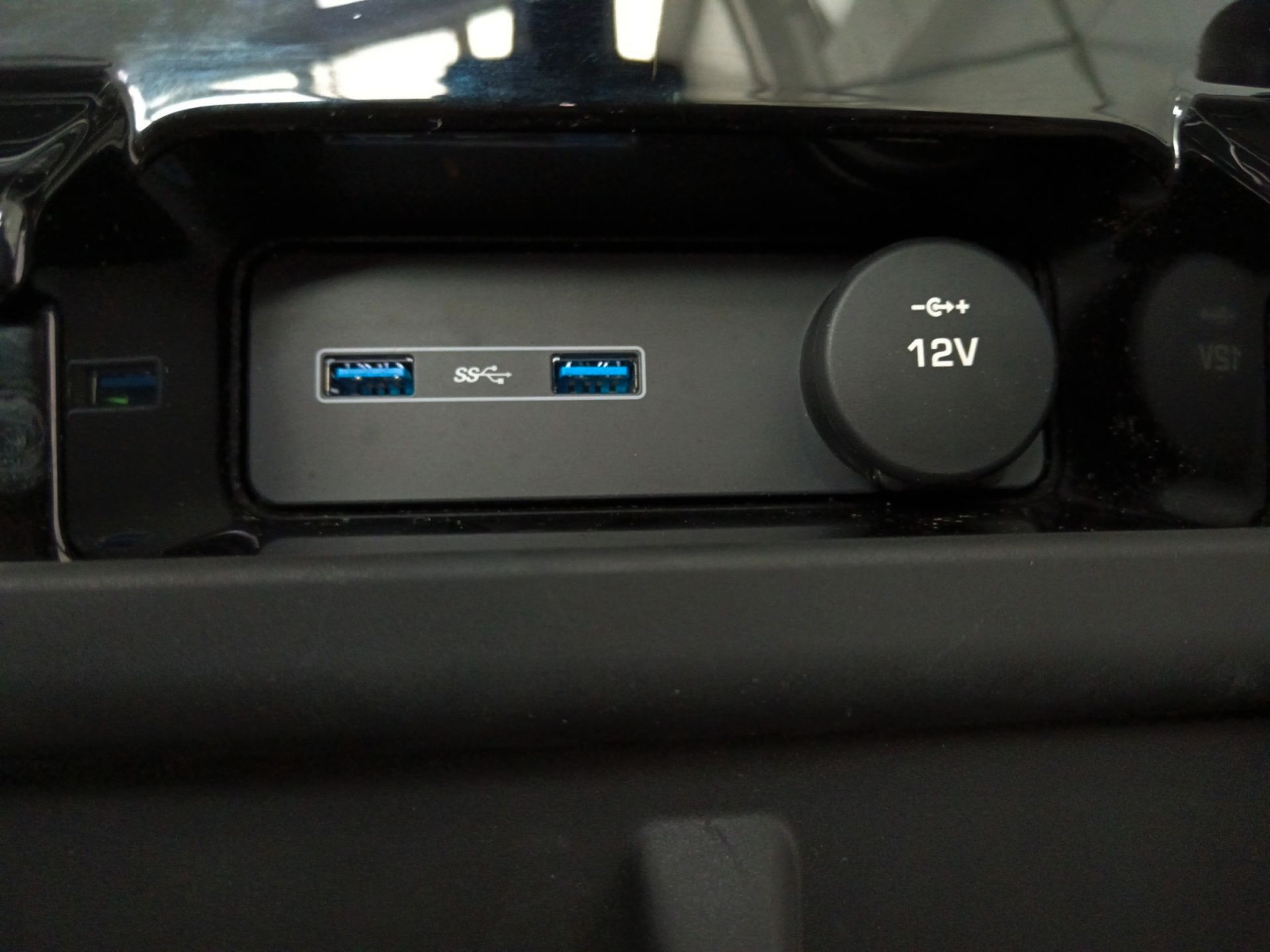 Land Rover Discovery 2.0 I4 SD4 HSE - foto 23