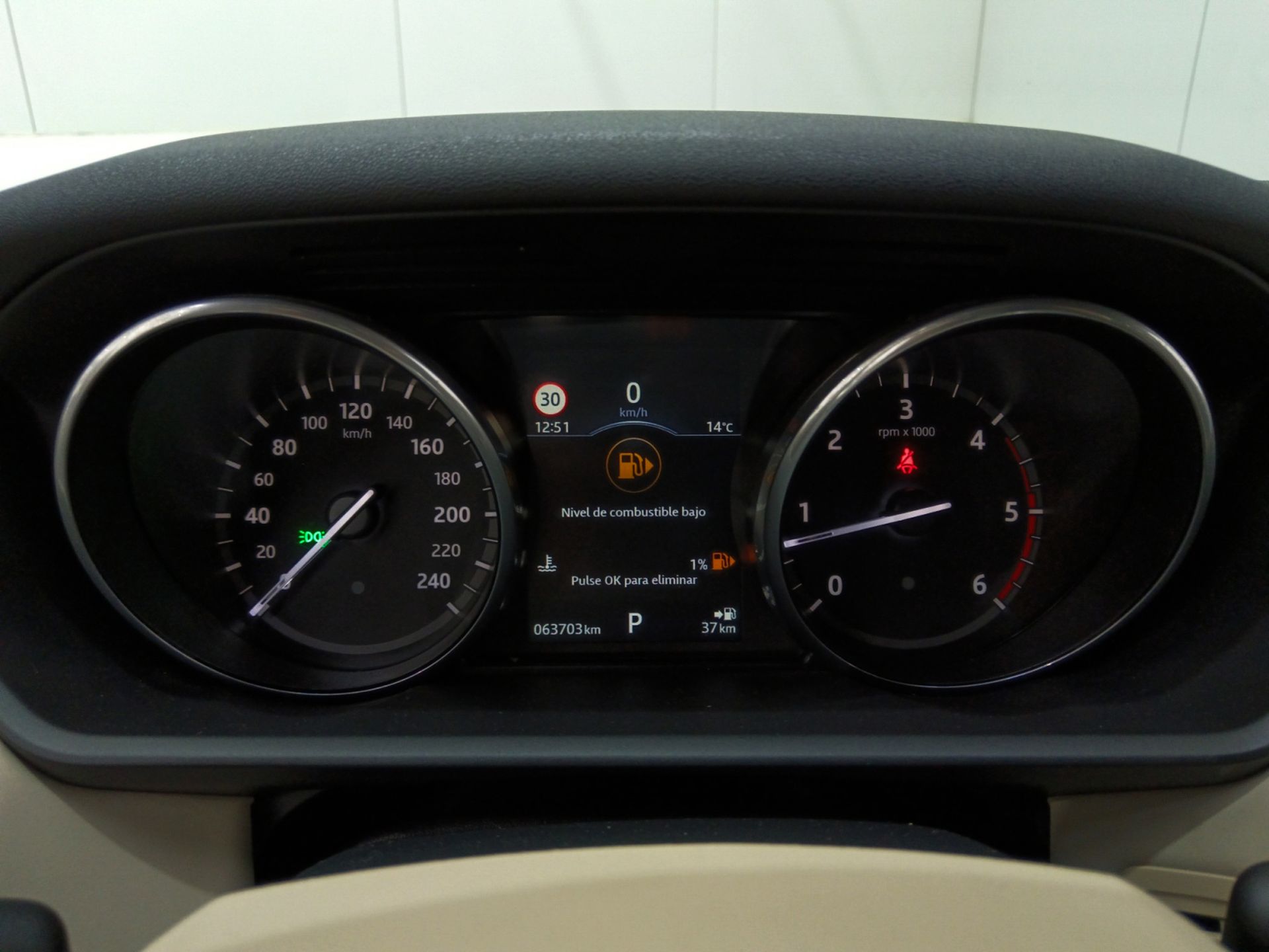 Land Rover Discovery 2.0 I4 SD4 HSE - foto 16