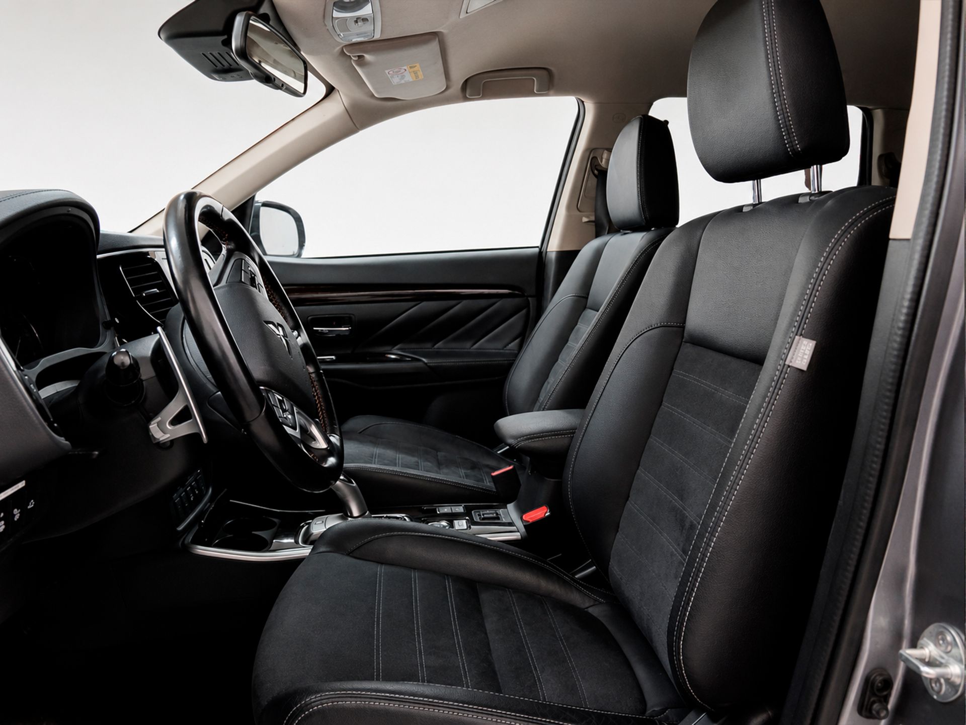 Mitsubishi Outlander 2.0 PHEV Kaiteki 4WD - foto 9