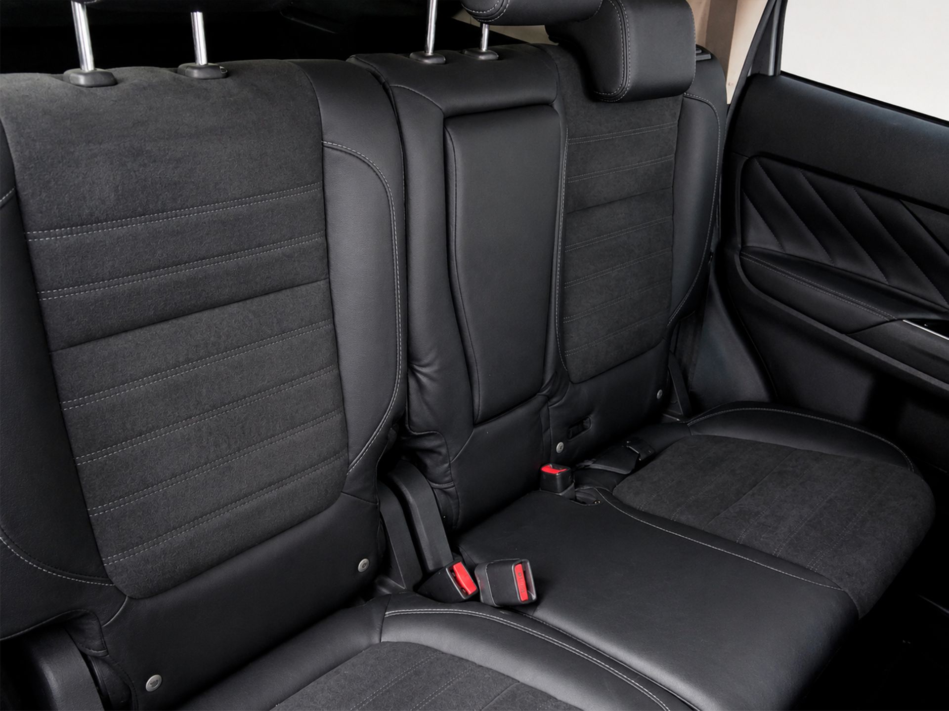 Mitsubishi Outlander 2.0 PHEV Kaiteki 4WD - foto 10