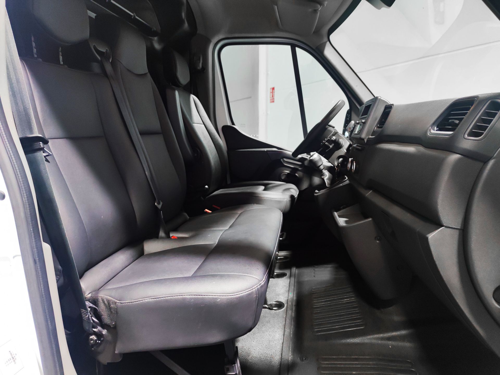 Opel Movano Furgon 2.3 CDTI L2 H2 F 3.5t - foto 11