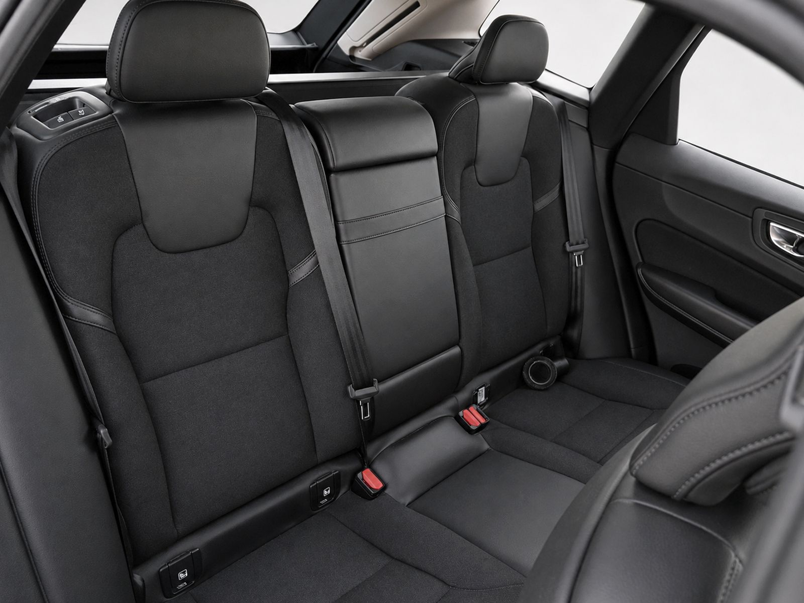 Volvo XC60 D4 Momentum - foto 12