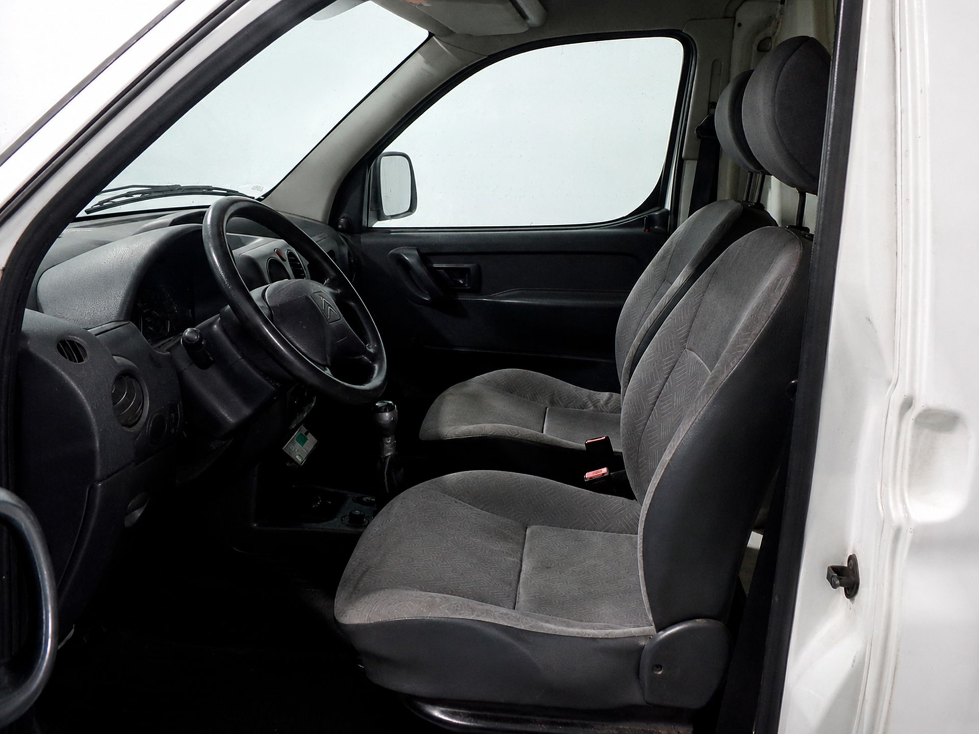 Citroën Berlingo 1.6 HDi Piso Cabina - foto 7