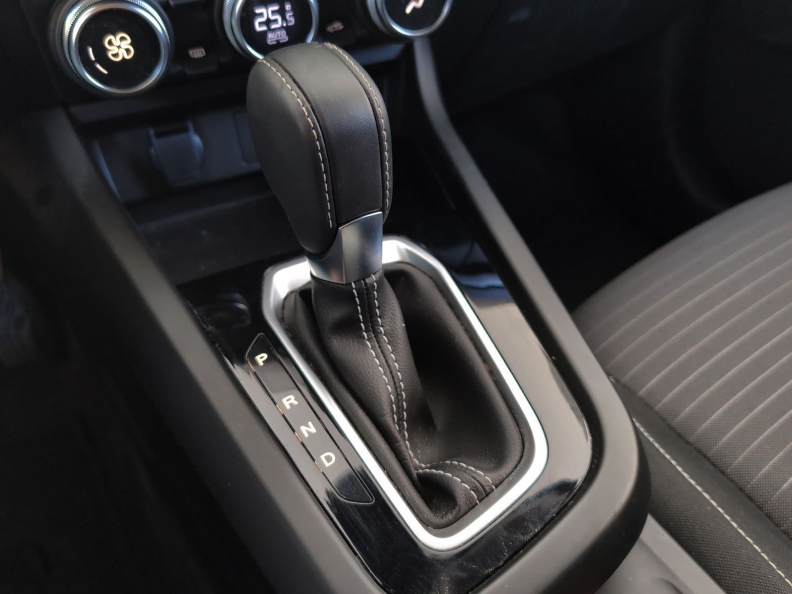 Renault Arkana Evolution TCe mild hybrid EDC - foto 11