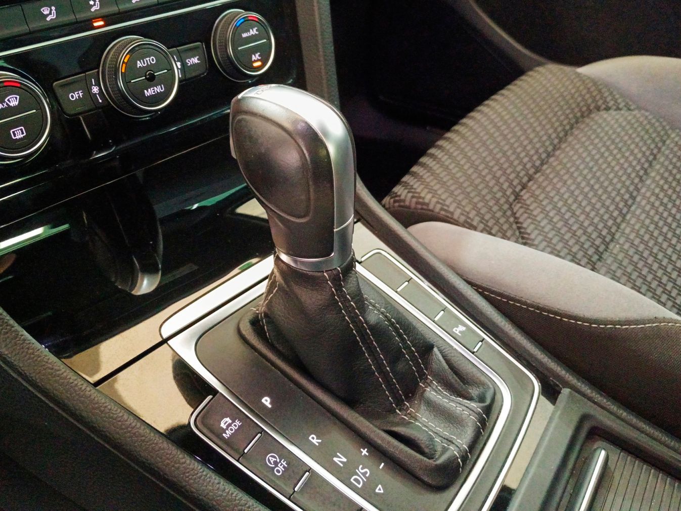 Volkswagen Golf Sport 2.0 TDI DSG - foto 13