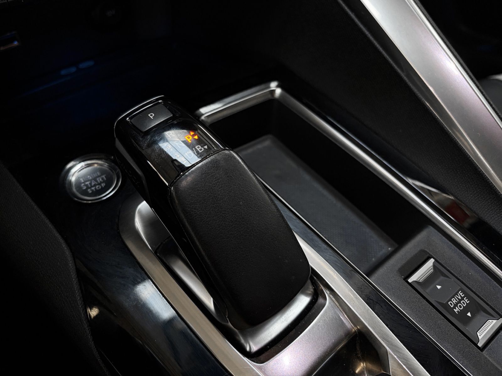 Peugeot 3008 Hybrid 225 Allure e-EAT8 - foto 17