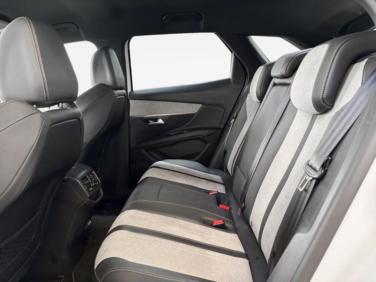 Peugeot 3008 Hybrid 225 Allure e-EAT8 - foto 12