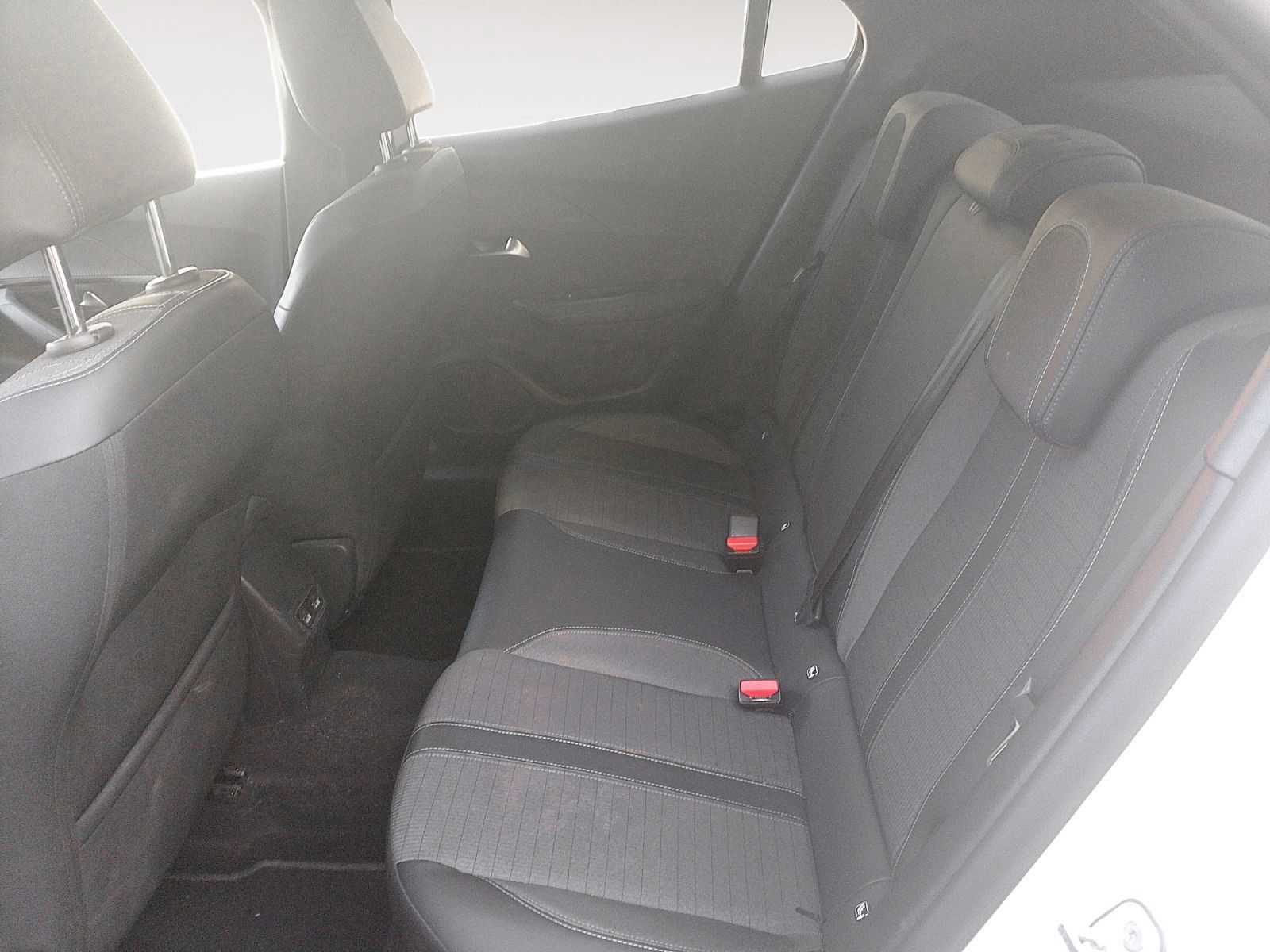 Peugeot 2008 BlueHDi 110 Allure Pack - foto 12