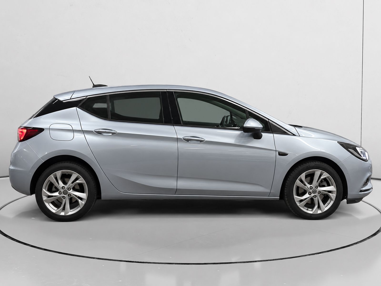 Opel Astra 1.6 CDTi Dynamic - foto 2