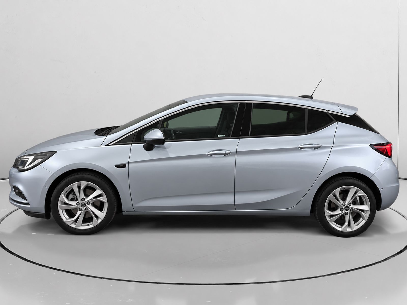 Opel Astra 1.6 CDTi Dynamic - foto 6