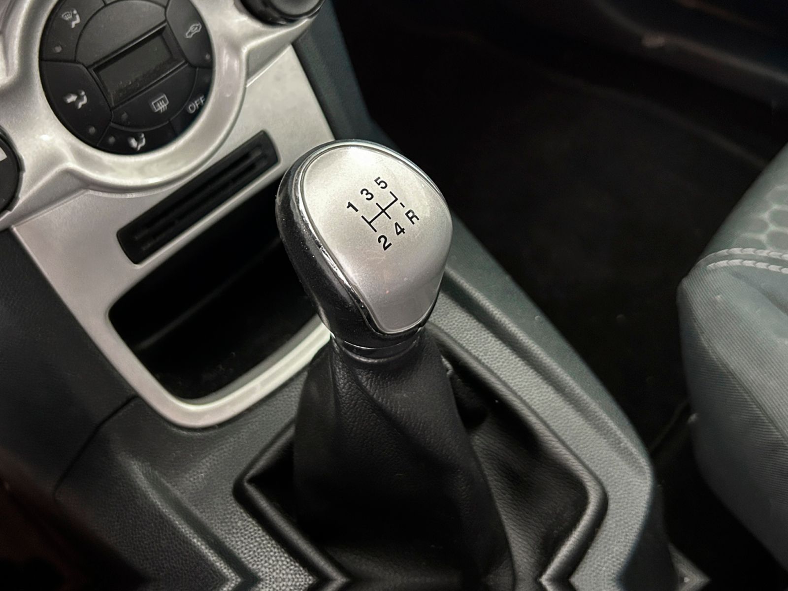 Ford Fiesta 1.6 TDCi Titanium - foto 14
