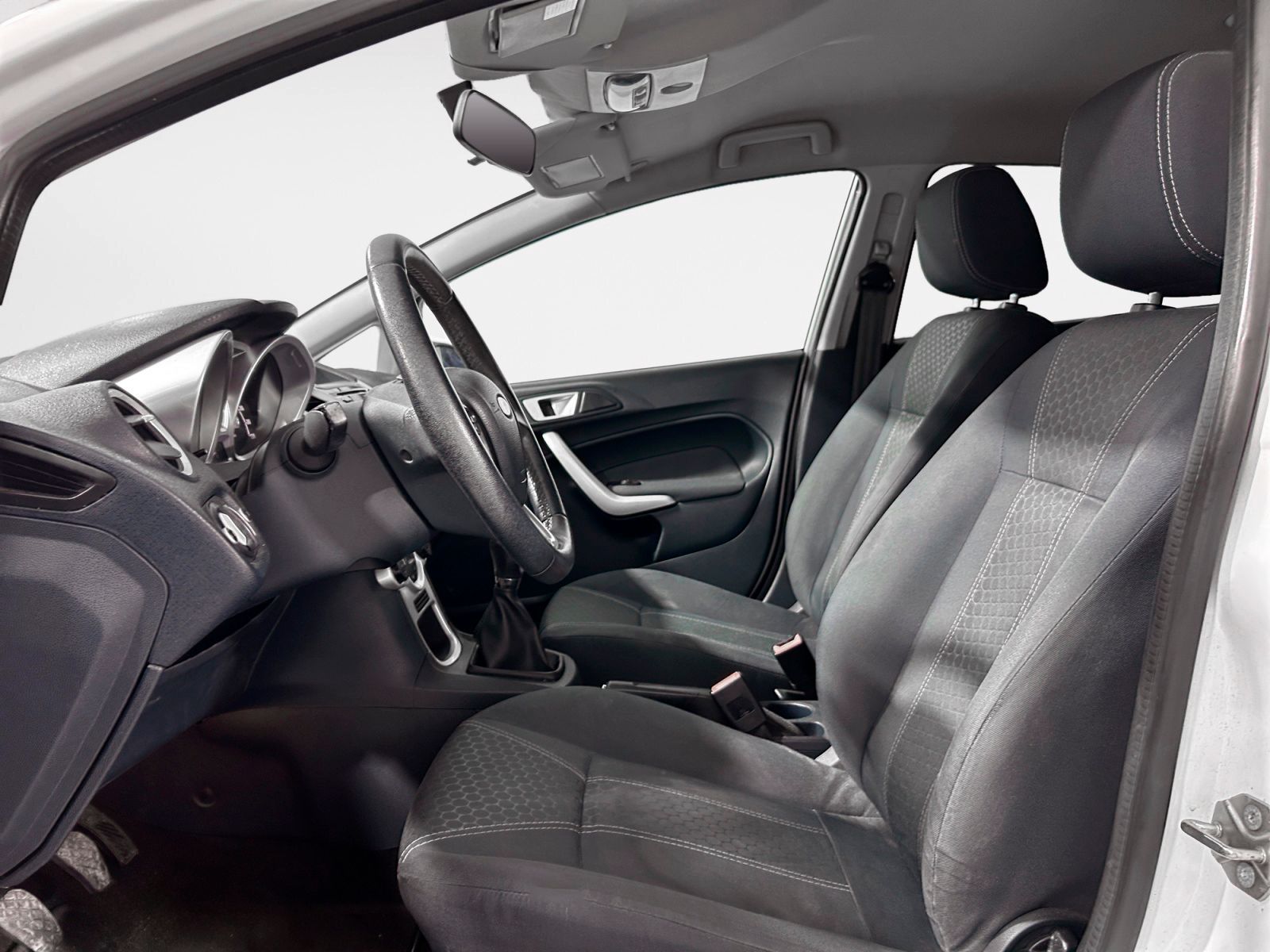 Ford Fiesta 1.6 TDCi Titanium - foto 10