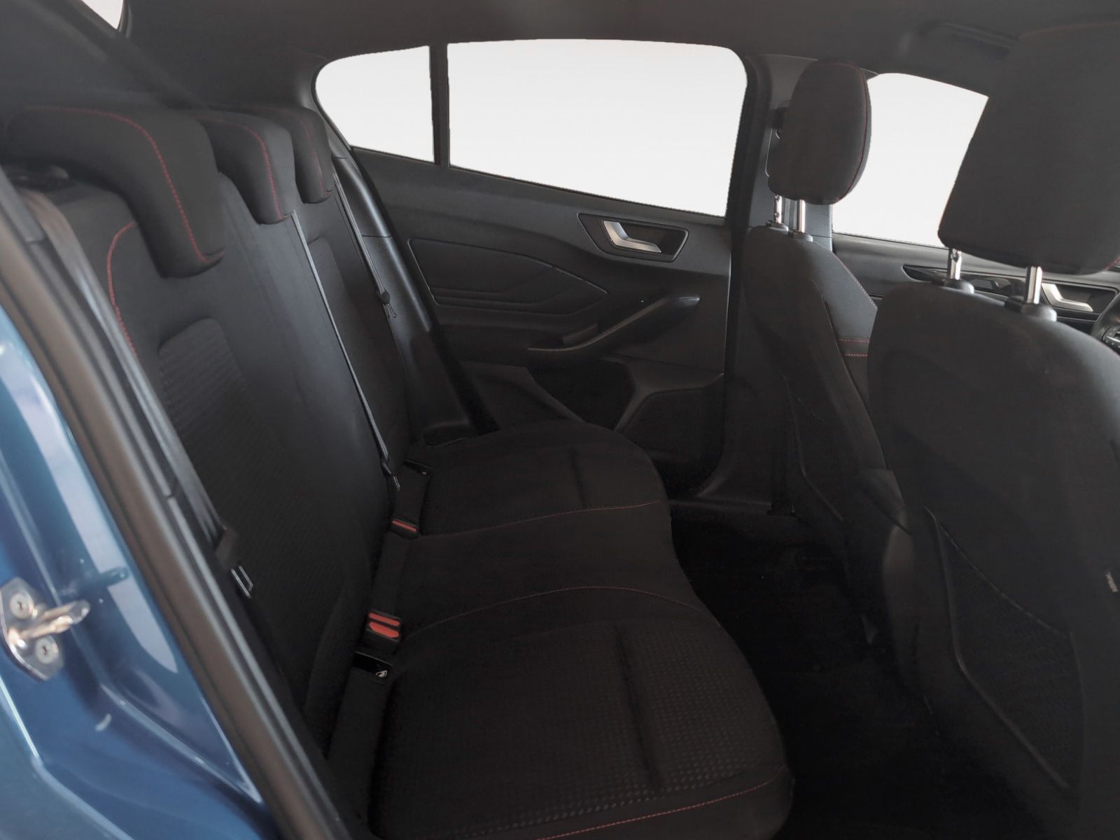 Ford Focus 1.0 EcoBoost MHEV ST-Line - foto 11