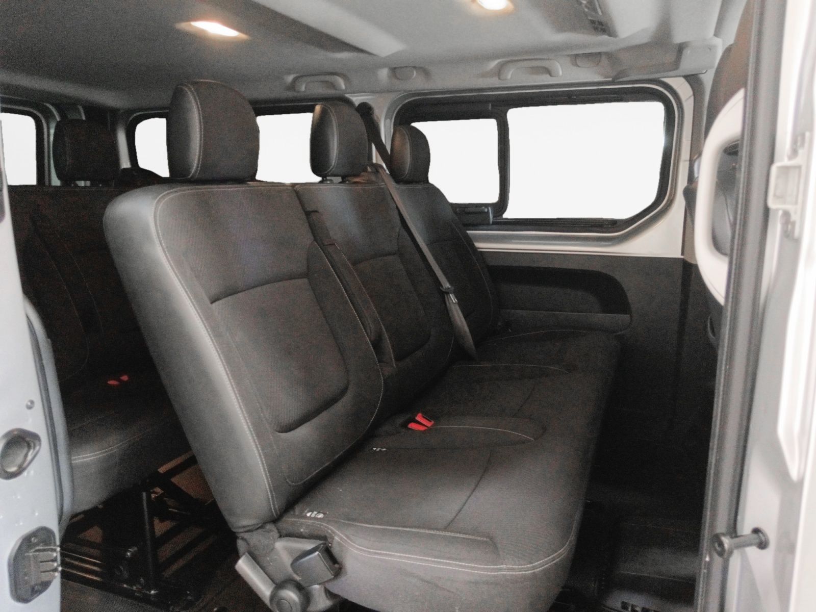 Renault Trafic dCi 125 Combi Largo Energy - foto 12