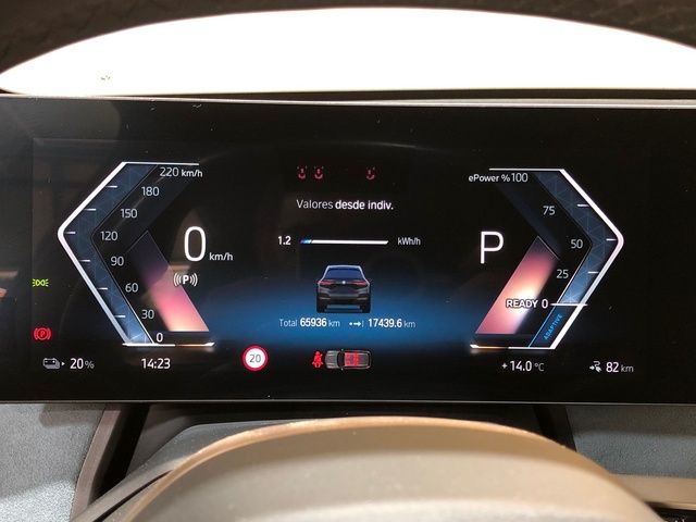 BMW iX xDrive40 color Negro. Año 2021. 240KW(326CV). Eléctrico. En concesionario Movilnorte El Plantio de Madrid