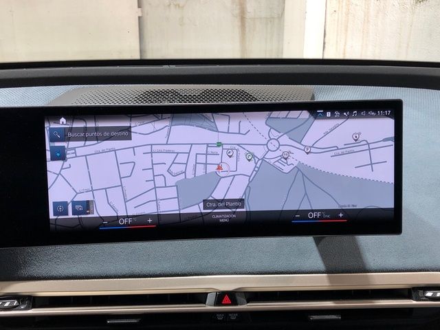 BMW iX xDrive40 color Negro. Año 2021. 240KW(326CV). Eléctrico. En concesionario Movilnorte El Plantio de Madrid