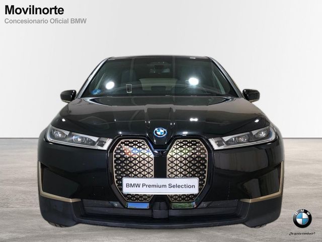 BMW iX xDrive40 color Negro. Año 2021. 240KW(326CV). Eléctrico. En concesionario Movilnorte El Plantio de Madrid